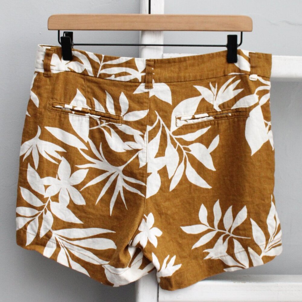 Old Navy Women's Brown Tropical Floral Linen Blend Everyday Shorts Size 8 - Picture 2 of 5